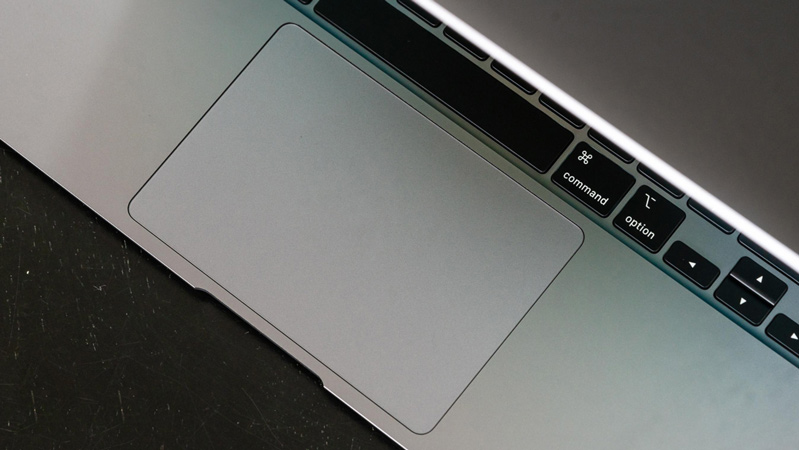 Laptop Apple Macbook Air 13 được trang bị Force Touch trên bộ gõ cũng được tăng thêm 20% diện tích
